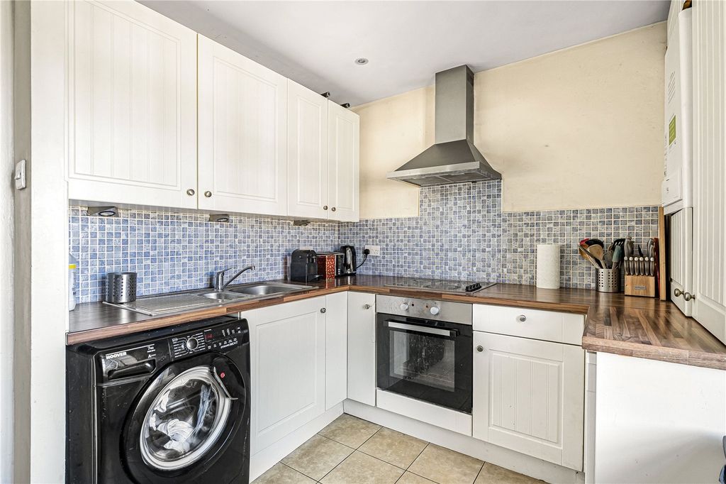 Property photo 3 of 20 Kitchen