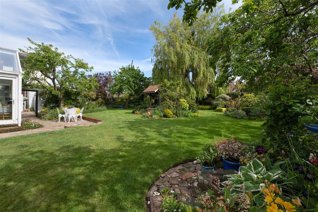 Property photo 2 of 30 Joy Lane, Whitstable