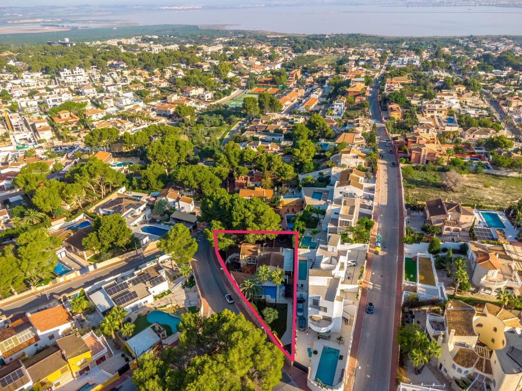 Property photo 2 of 44