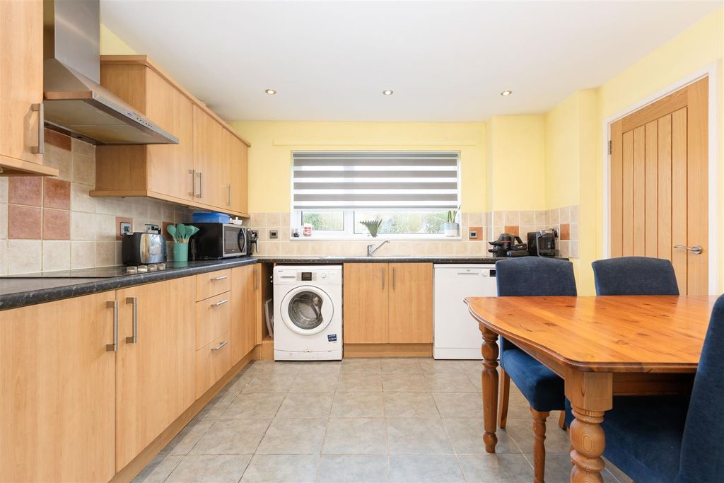 Property photo 3 of 20 Kitchen/Diner