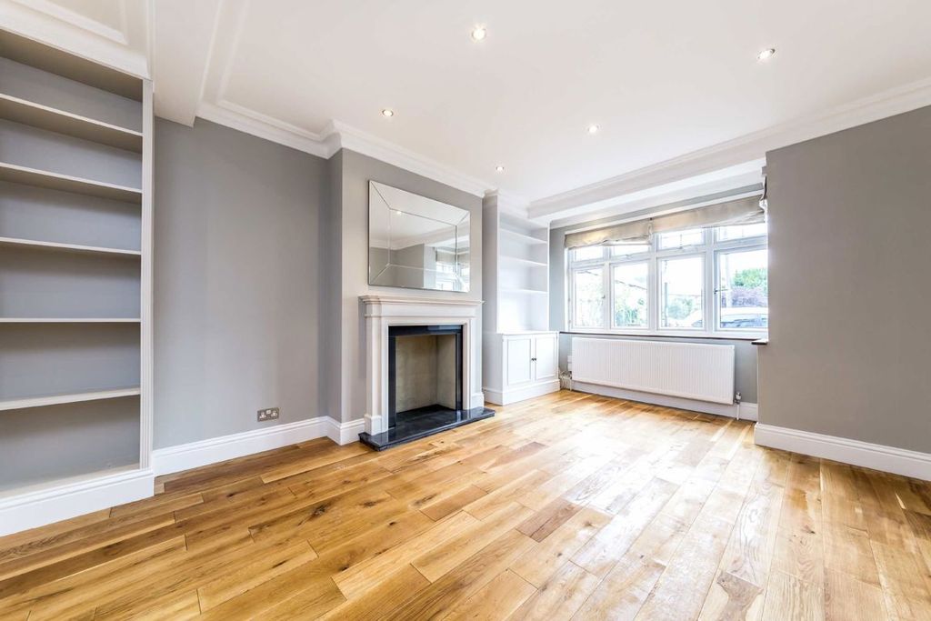 Property photo 2 of 8