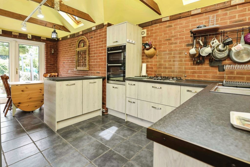 Property photo 2 of 21 Pbox-Img.Jpg