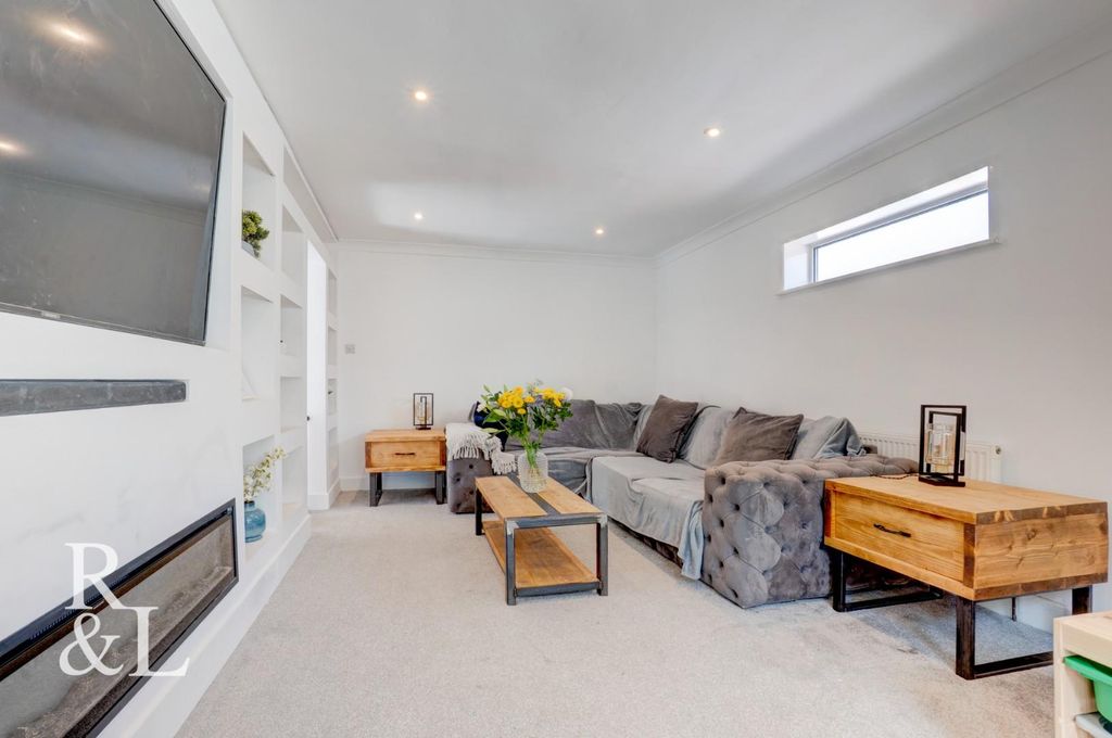 Property photo 3 of 31 17 Hawley (15).Jpg