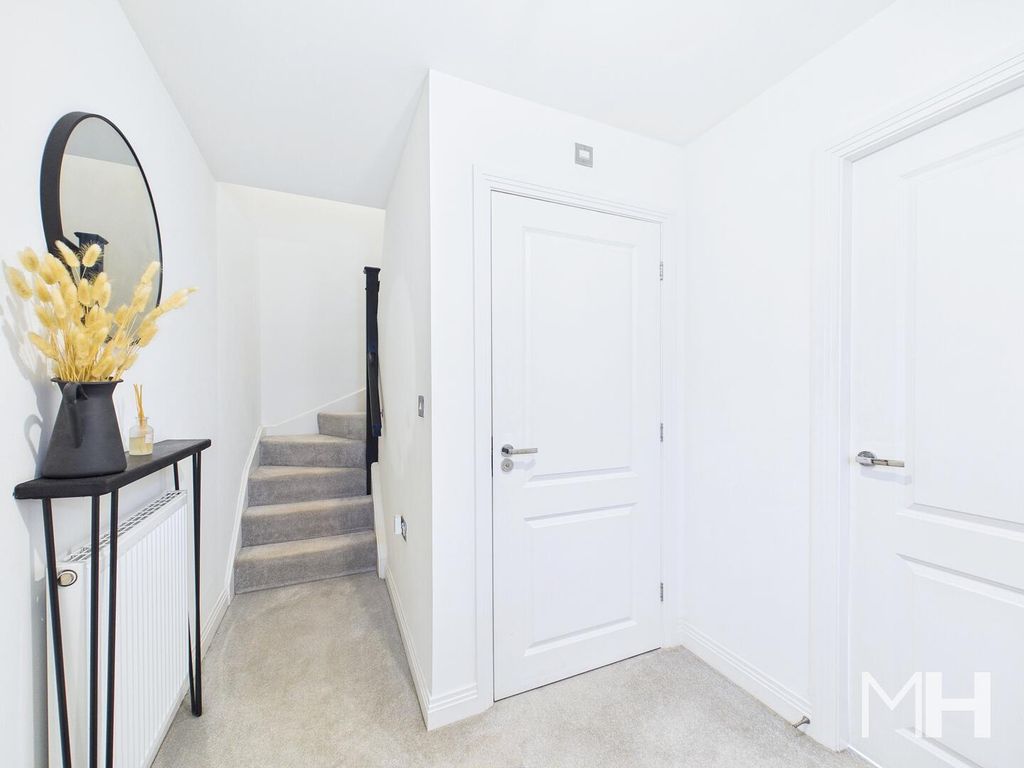 Property photo 3 of 18 Hallway