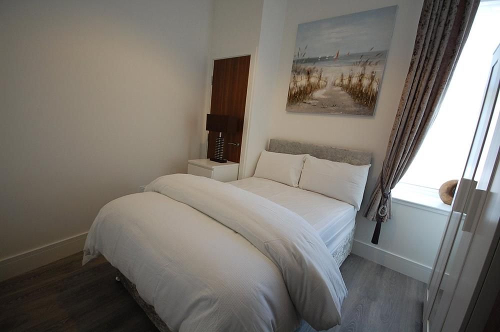 Property photo 2 of 5 Bed 1