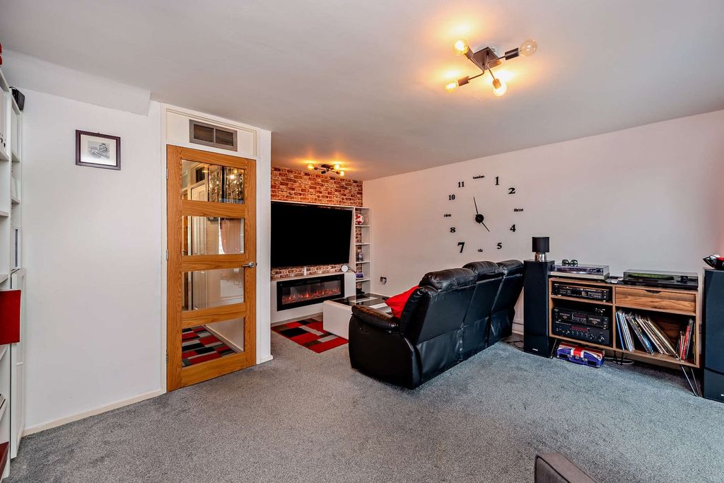 Property photo 3 of 29