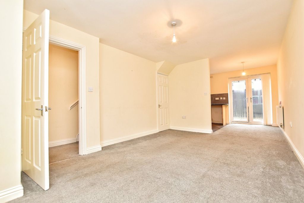 Property photo 2 of 17 Lounge