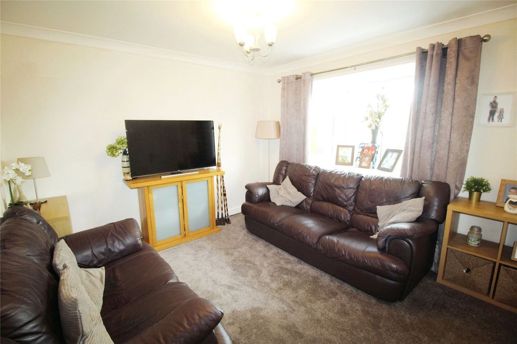 Property photo 3 of 14 Lounge