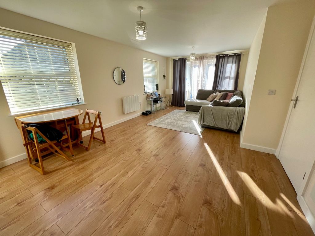 Property photo 2 of 10 4681871