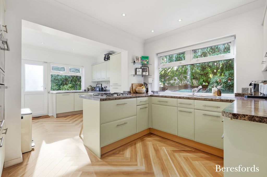 Property photo 2 of 20 Picture No. 13