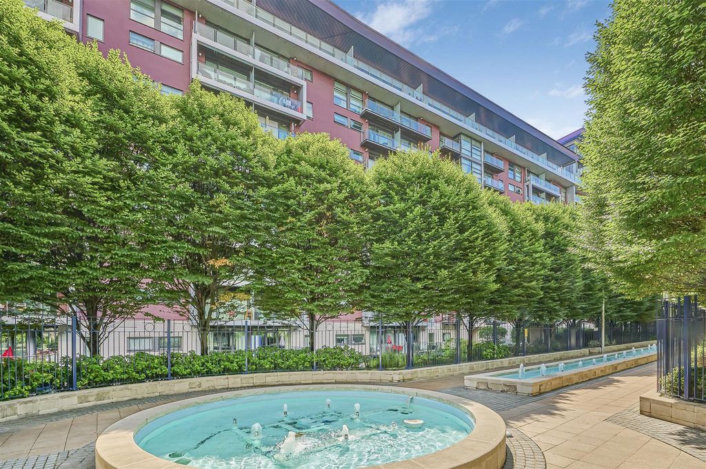 Property photo 1 of 9 Exterior, Warwick Building, Eden Harper Sw11