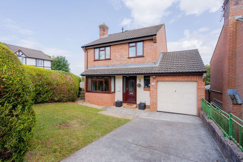 Property photo 1 of 21