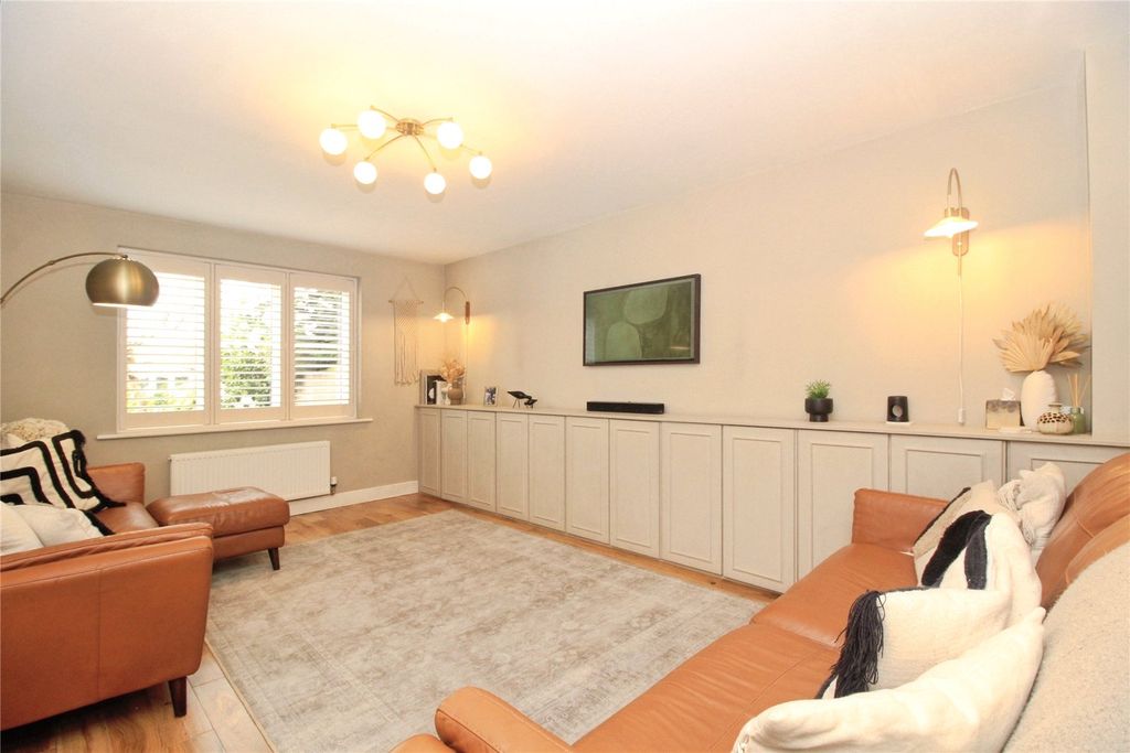 Property photo 2 of 22 Lounge