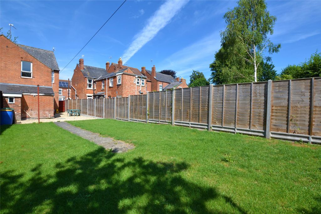 Property photo 3 of 10 Garden 1