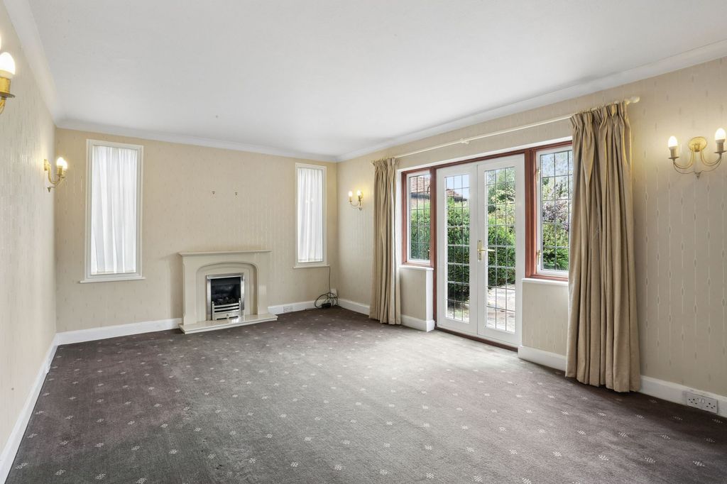Property photo 2 of 31