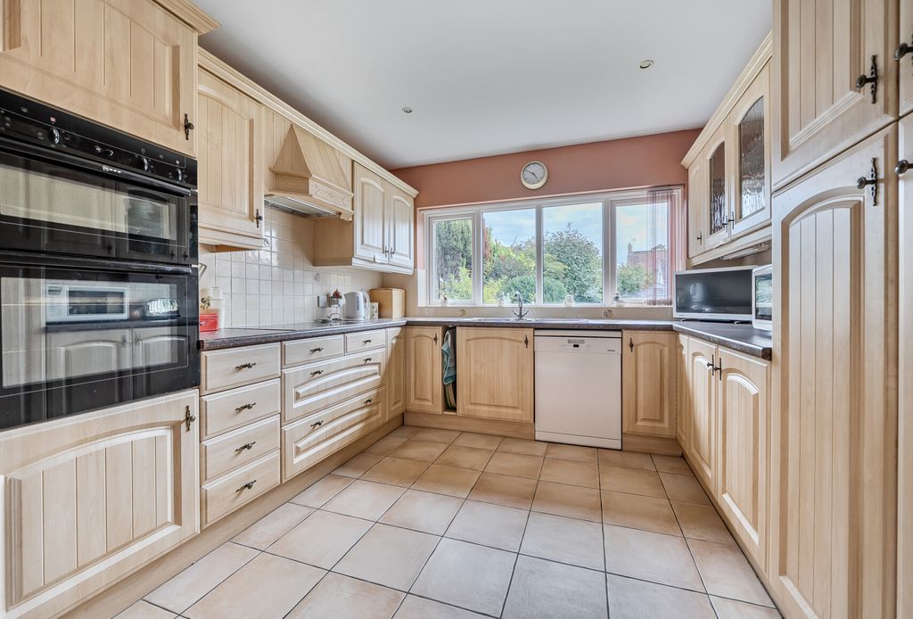 Property photo 2 of 21 Kitchen