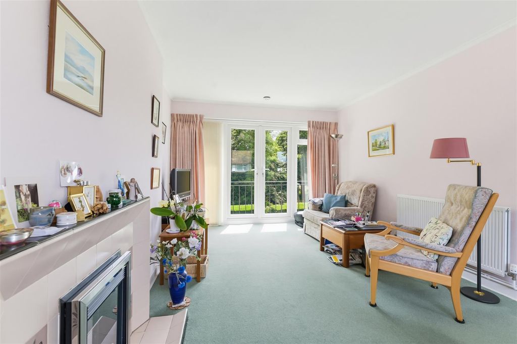 Property photo 3 of 14 Courtlands Cresent 46-14.Jpg