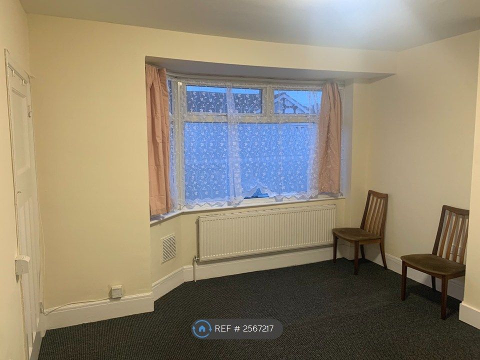 Property photo 3 of 6 Bedroom