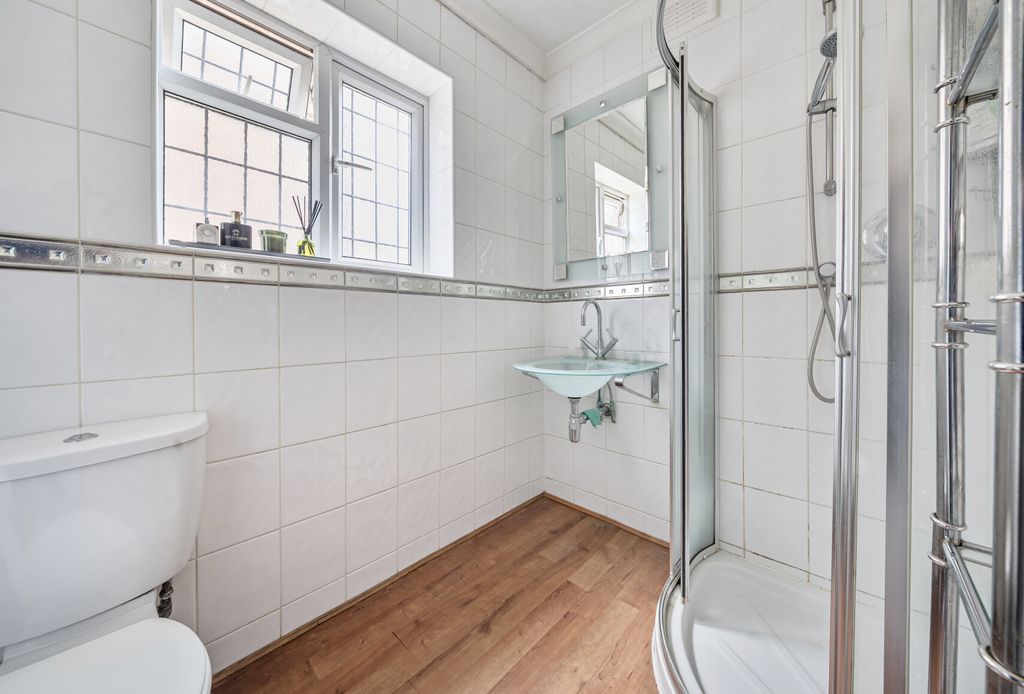 Property photo 3 of 13 1353938-11-68c44B...