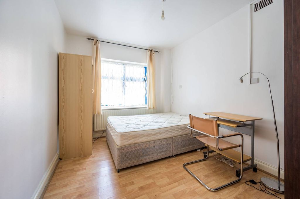 Property photo 1 of 5