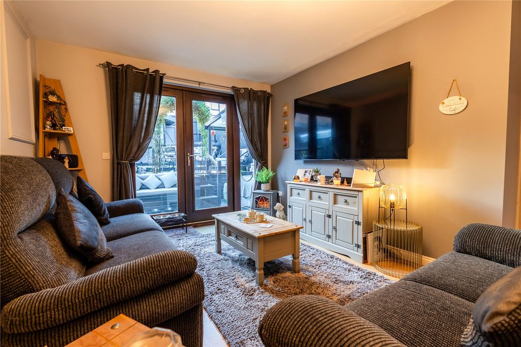 Property photo 2 of 41 Picture No. 21