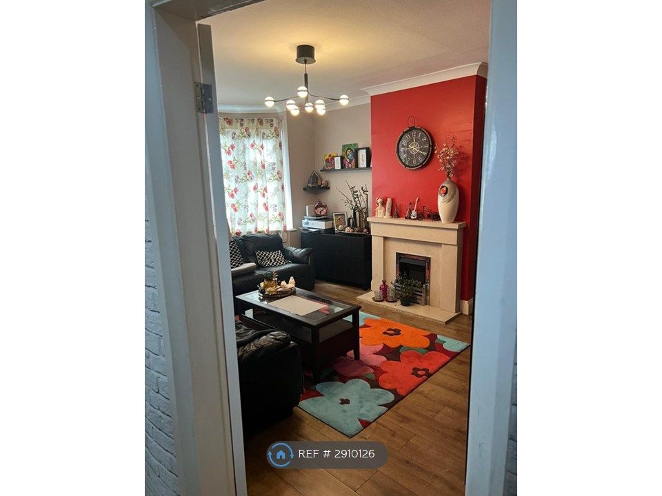 Property photo 3 of 17 Lounge