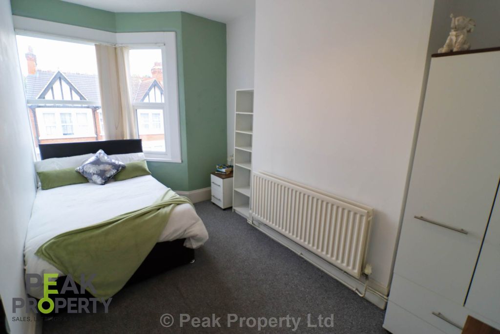 Property photo 2 of 12