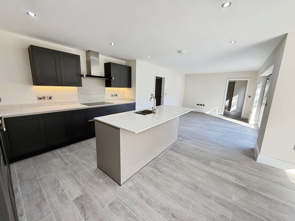 Property photo 3 of 24