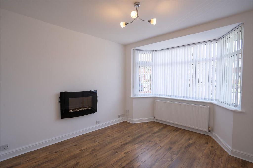 Property photo 2 of 11 Lounge