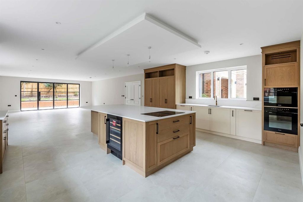 Additional image 7 of 4 bed detached house for saleCross Lanes, Guildford GU1