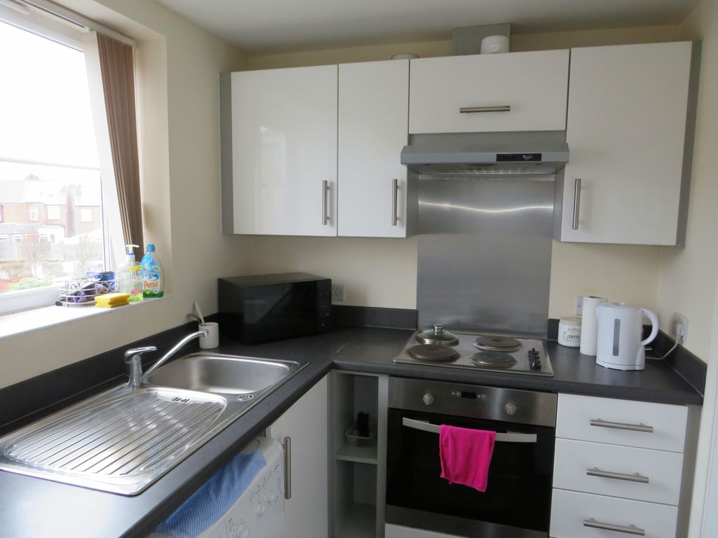 Property photo 3 of 6 Kitchen