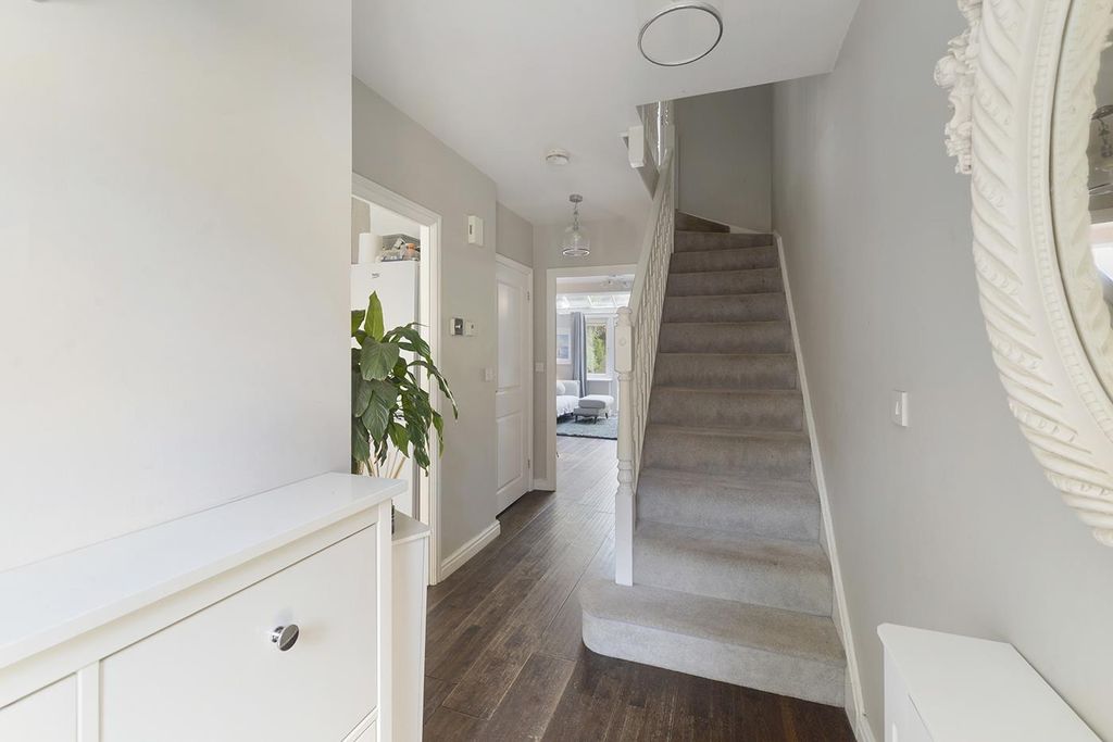 Property photo 2 of 17 72Hazen02.Jpg