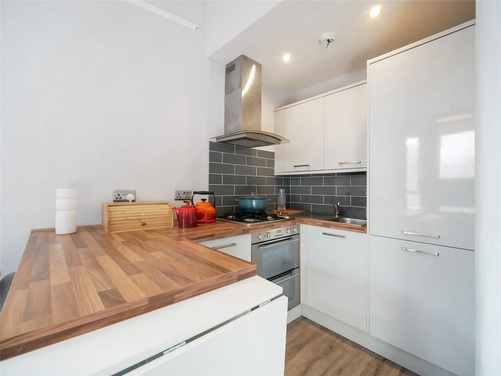 Property photo 3 of 21 Picture No. 16