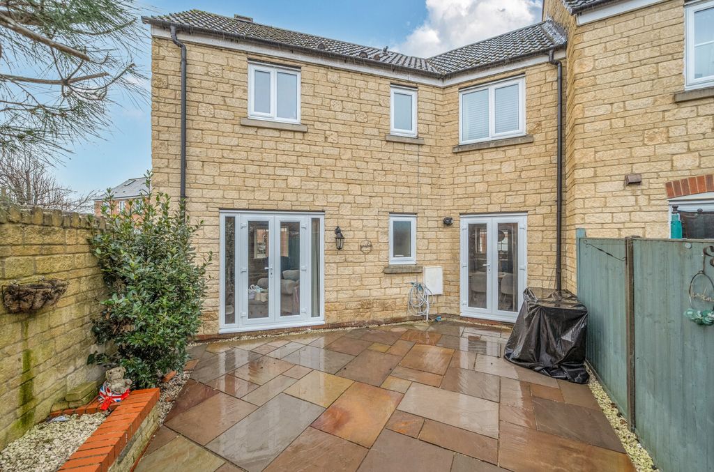 Property photo 1 of 12 140907226985c14A1Ea12