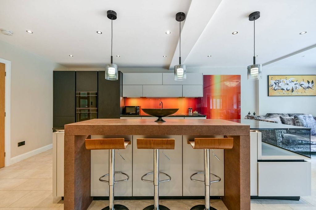 Property photo 1 of 24