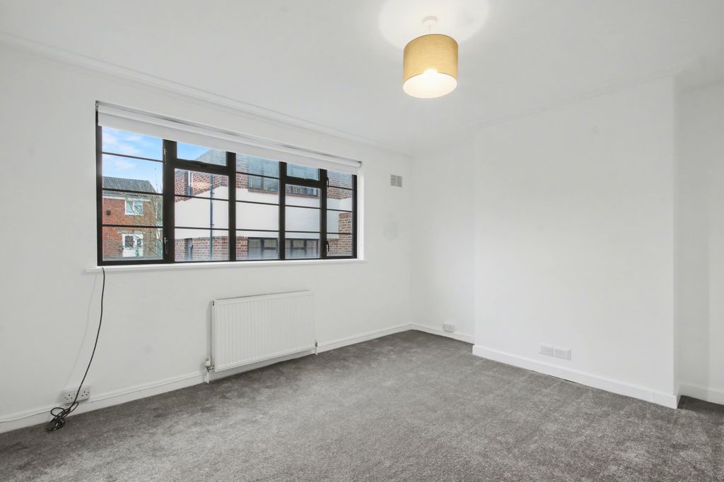 Property photo 2 of 7 2 Lounge.Jpg