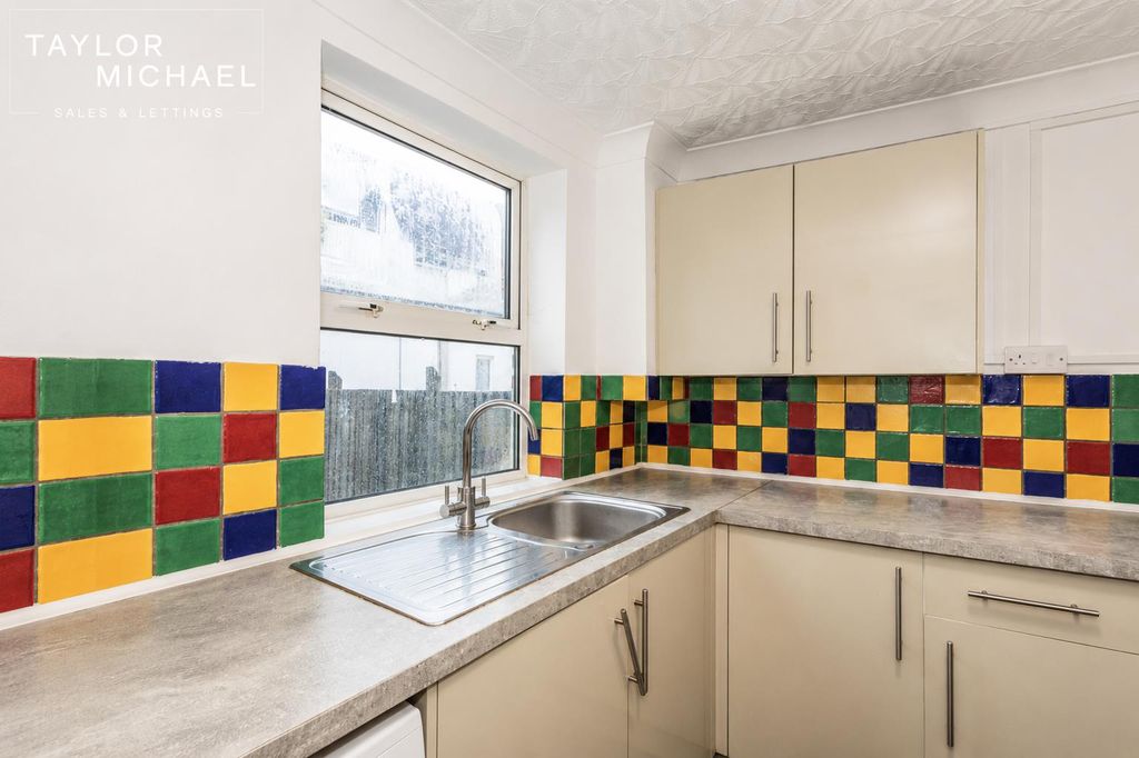 Property photo 2 of 18 Kitchen