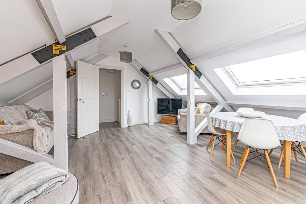 Additional image 5 of 2 bed flat for saleOld Road, Leighton Buzzard LU7