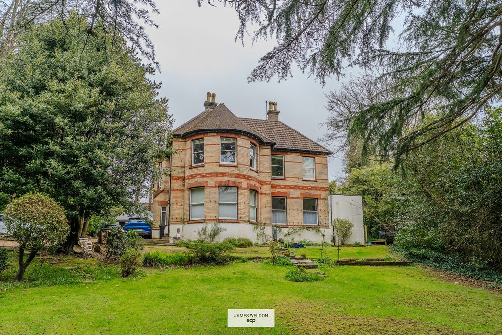 Property photo 1 of 11