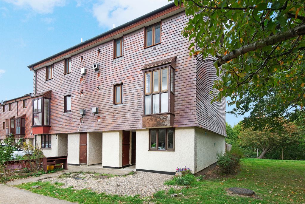Property photo 1 of 6 44 Derwent Road - Fr