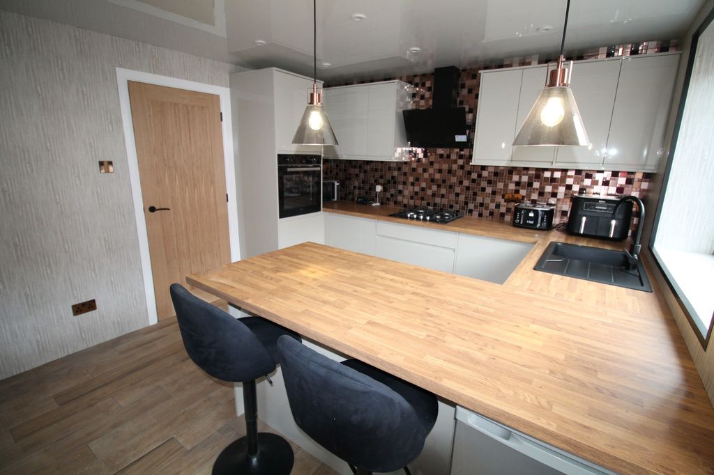 Property photo 2 of 10 Img_2061