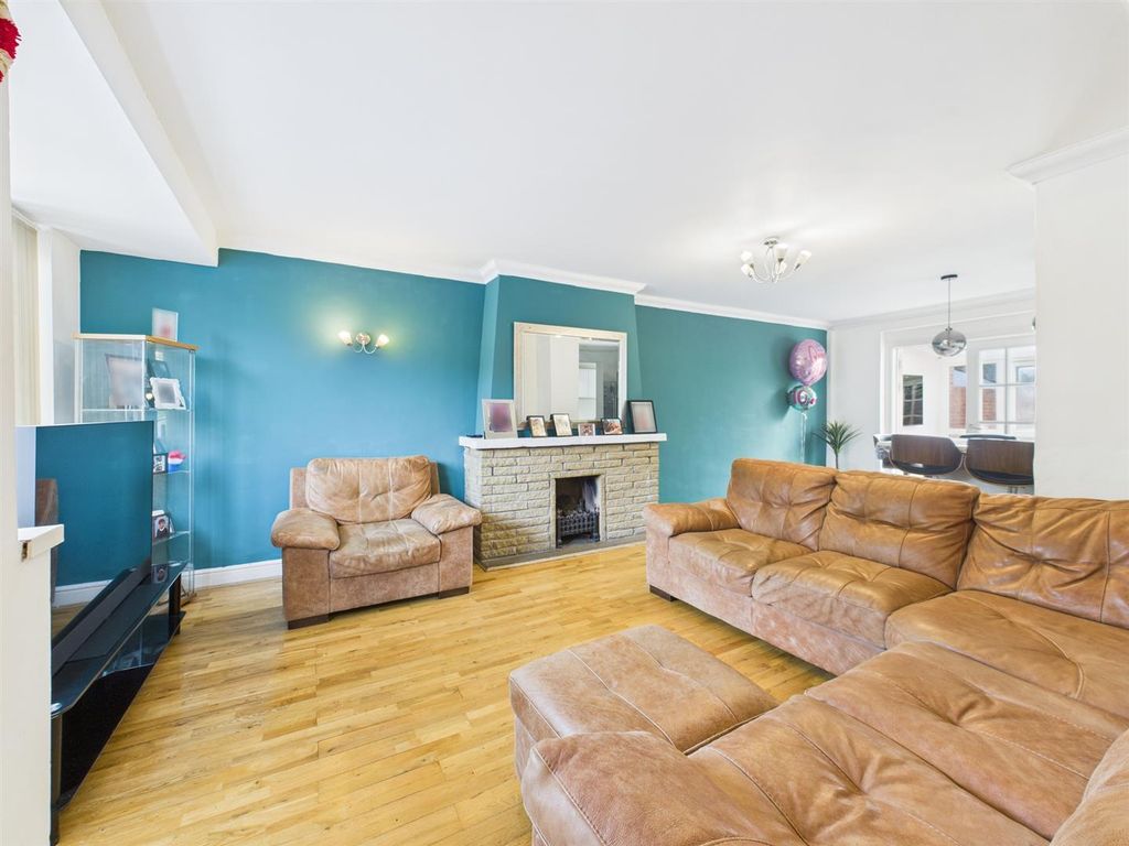 Property photo 3 of 18 Cam05080G0-Pr0210-Still005.Jpg