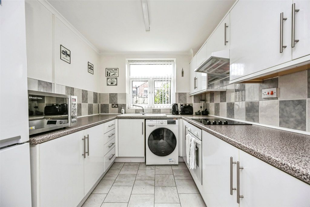 Property photo 2 of 13 Picture No. 11