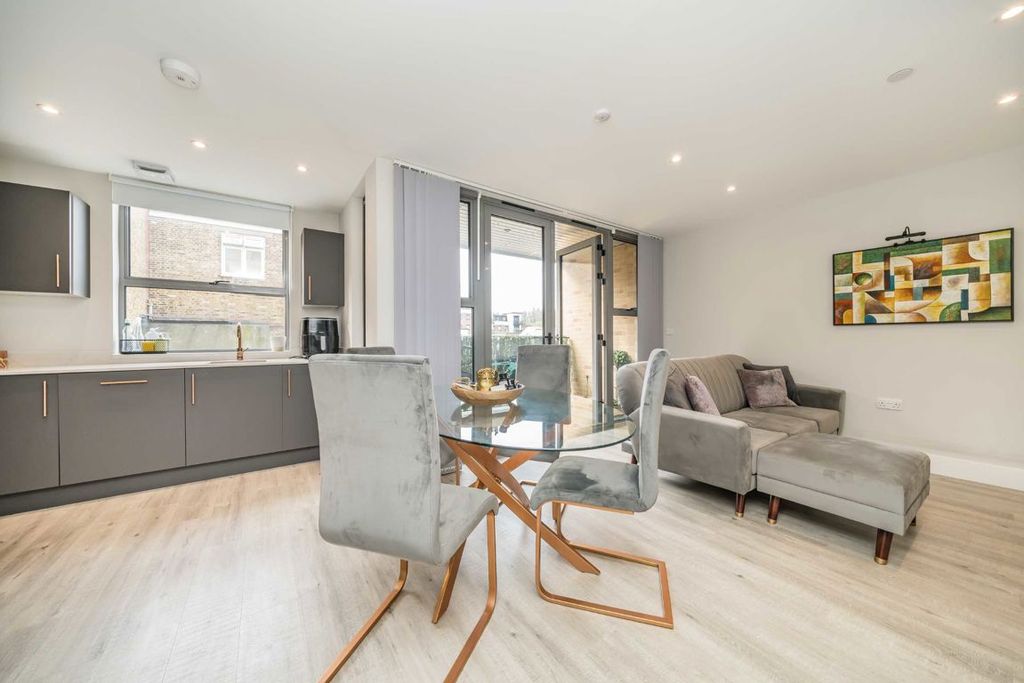 Property photo 3 of 5