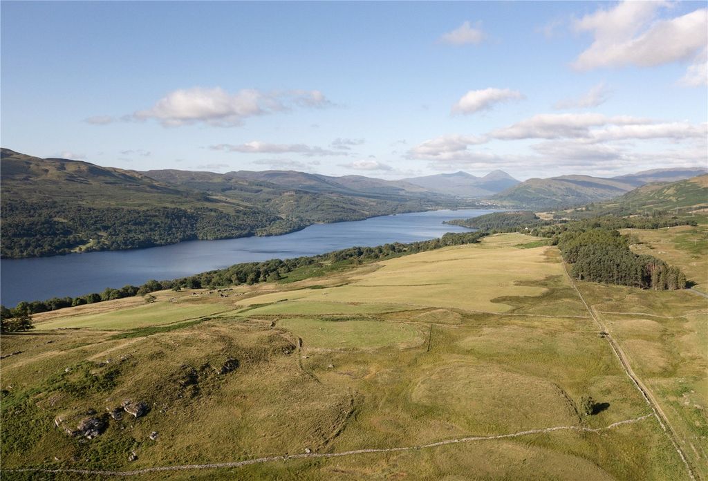 Property photo 2 of 10 Carie