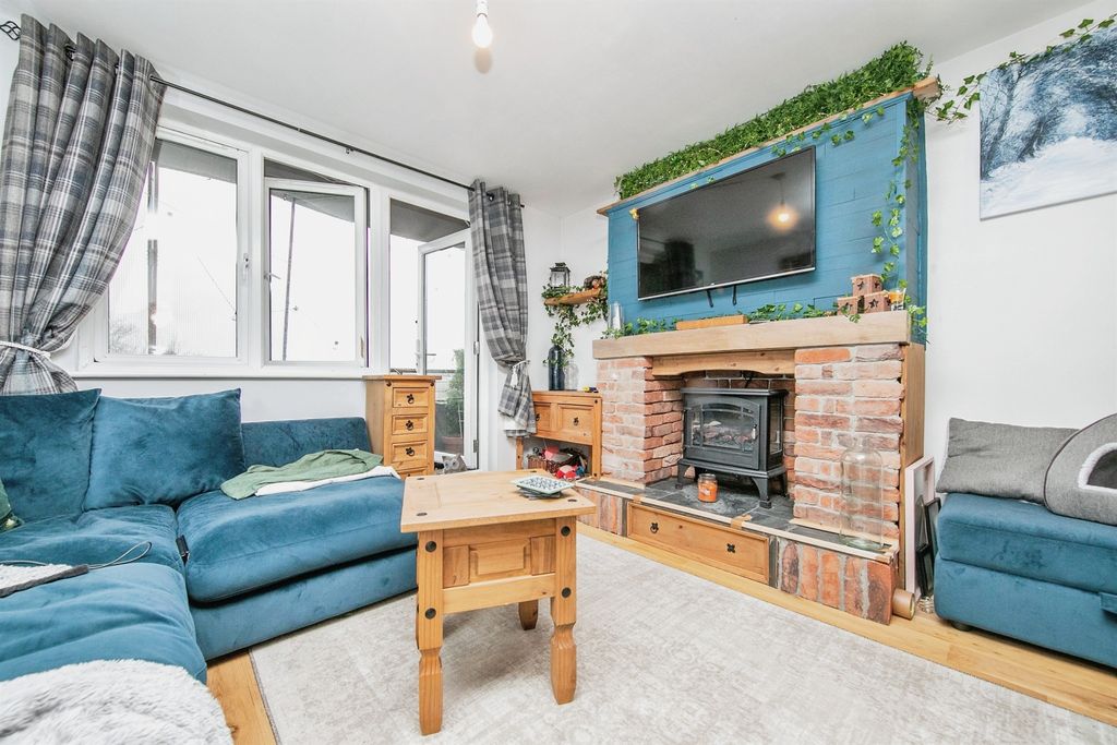 Property photo 2 of 18