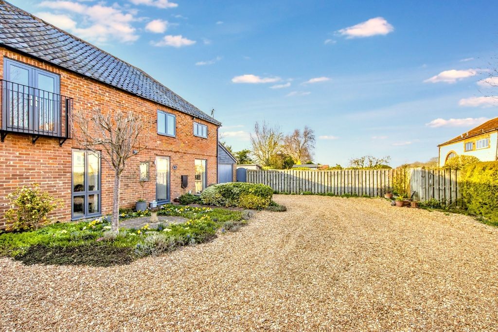 Property photo 1 of 34 4023931