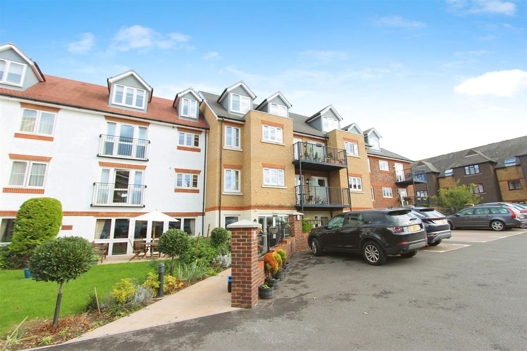 Property photo 1 of 9 External