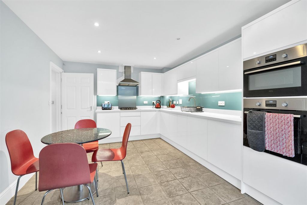 Property photo 2 of 15 17-Trevelyan-Place-10.Jpg