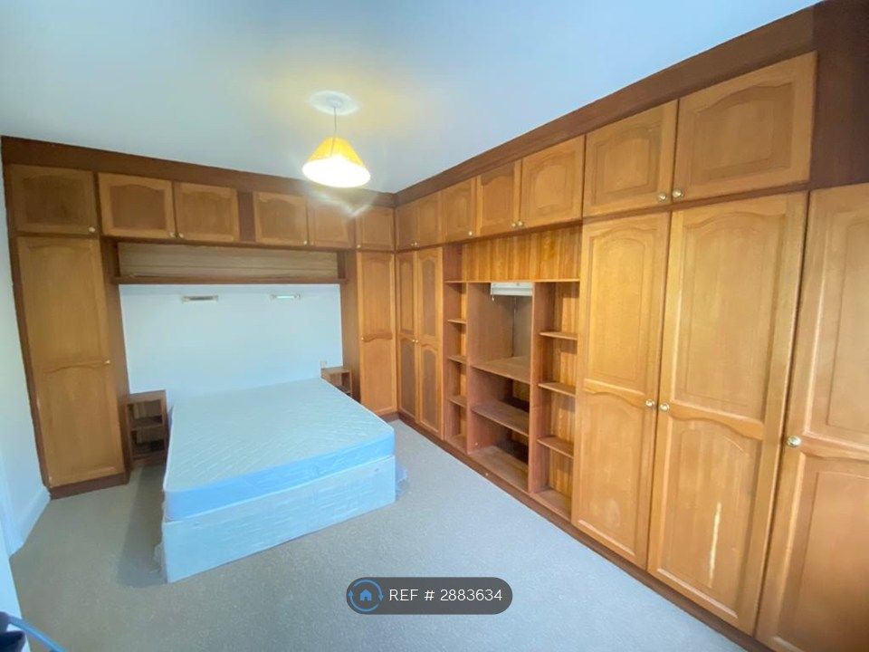 Property photo 3 of 17 Master Bedroom